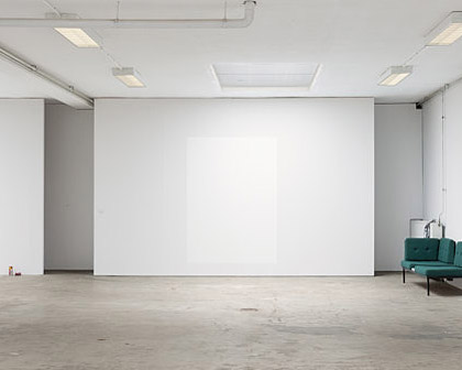 Image-Acte n°18: « Paint areas where artworks hung in a previous exhibition »